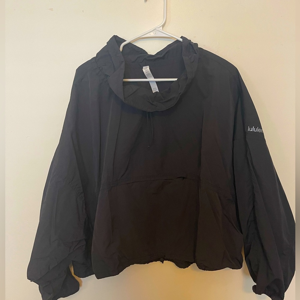 Lululemon windbreaker cropped top